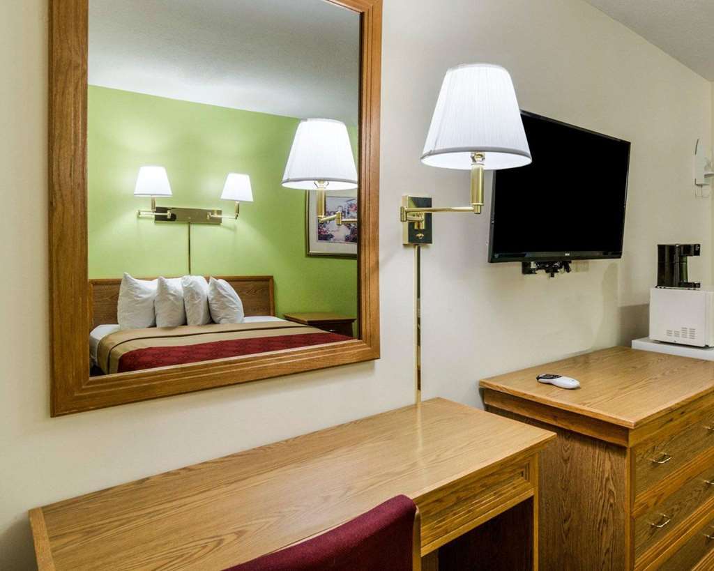 Econo Lodge University Lawrence Habitación foto
